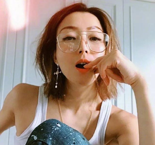 娱乐圈 健身 明星_健身狂魔女艺人_张天爱健身日常