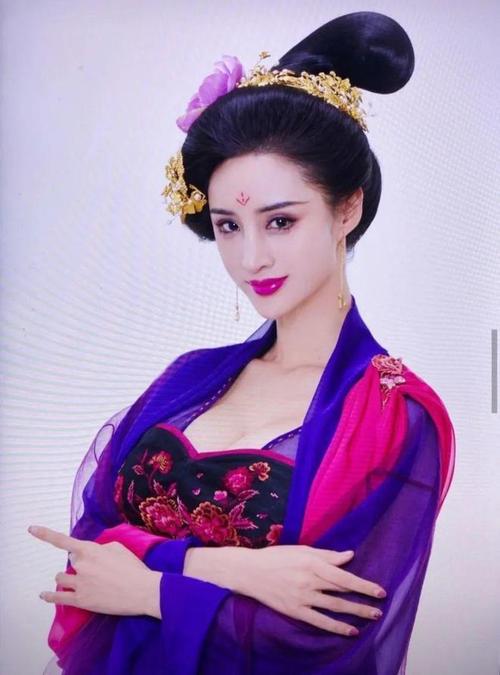 娱乐圈女星胸围最大的_娱乐圈的大胸女明星_娱乐圈好胸