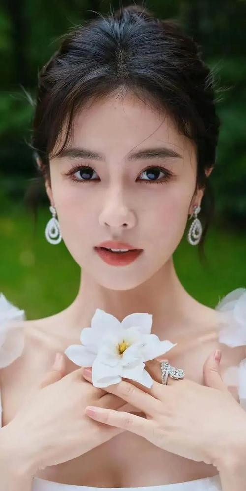 别再比女明星外貌了，这才是真正的东方美