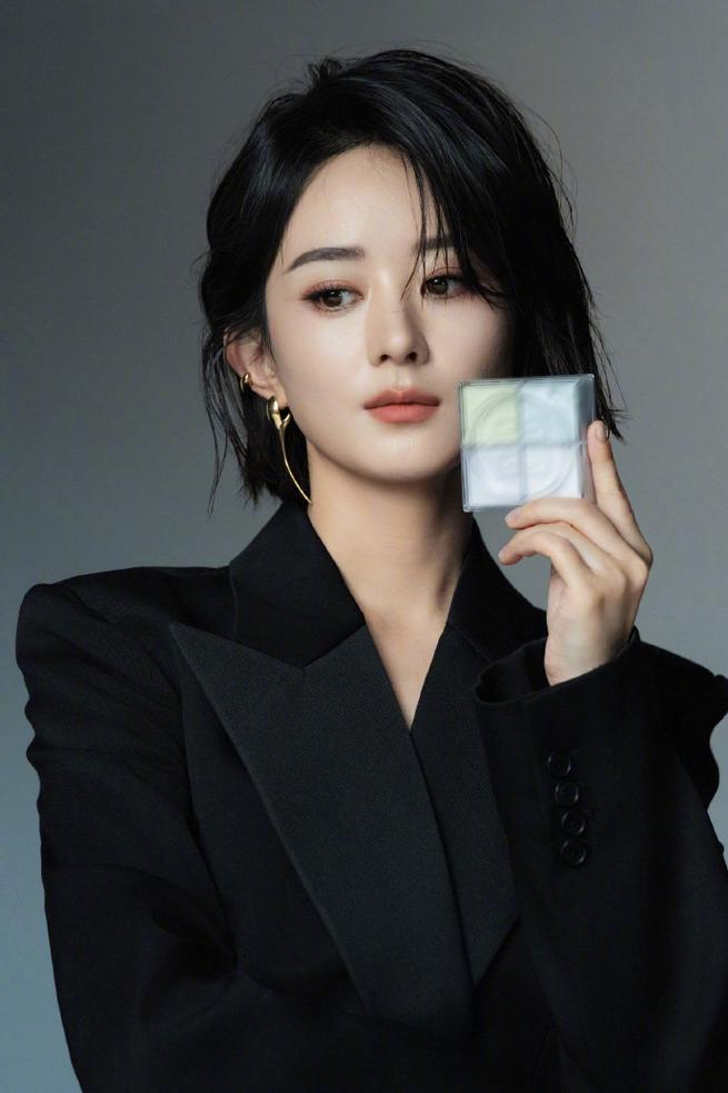 38岁赵丽颖同款短发，减龄显脸小，这样剪就对了