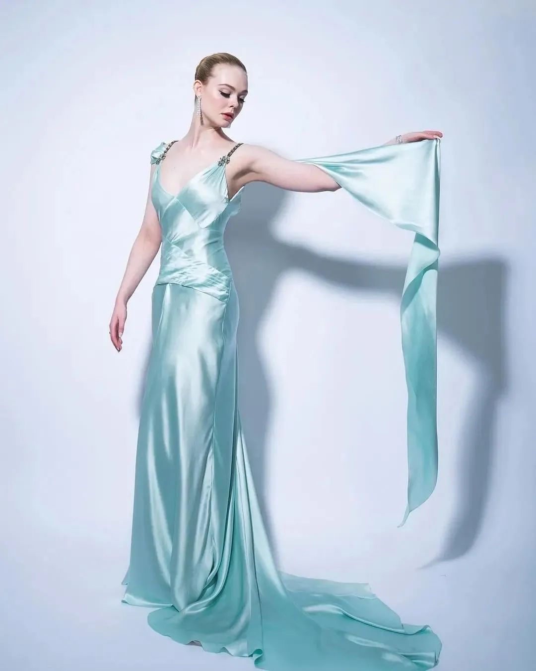 春季时尚趋势_晚装女明星_女明星红毯穿搭