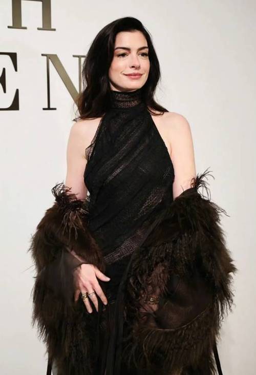 别再骂了！从安海瑟薇到森碟，下巴后缩真不是“丑”