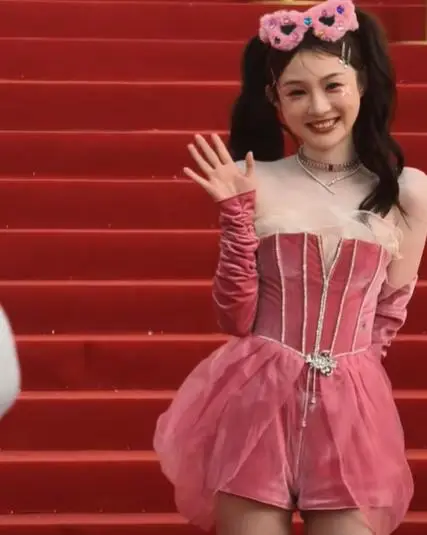 美颜滤镜撕下来_抖音网红红毯见光死_抖音网红美女黑料在线播放,